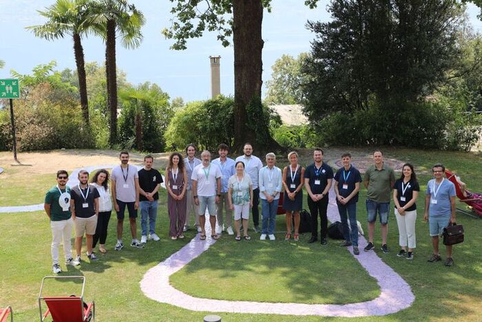 TENTACLE LUMINATE Cluster group pic outside